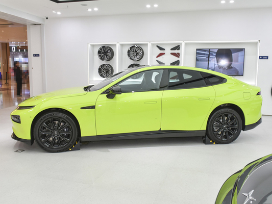 Sperimenta la potenza delle auto elettriche 2023 XPeng P7 Grande lusso e per i conducenti adulti