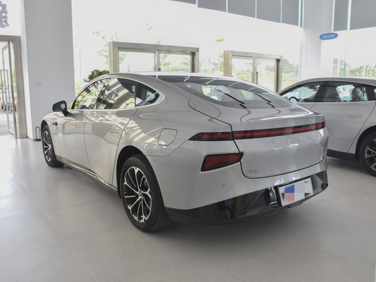 Sperimenta la potenza delle auto elettriche 2023 XPeng P7 Grande lusso e per i conducenti adulti