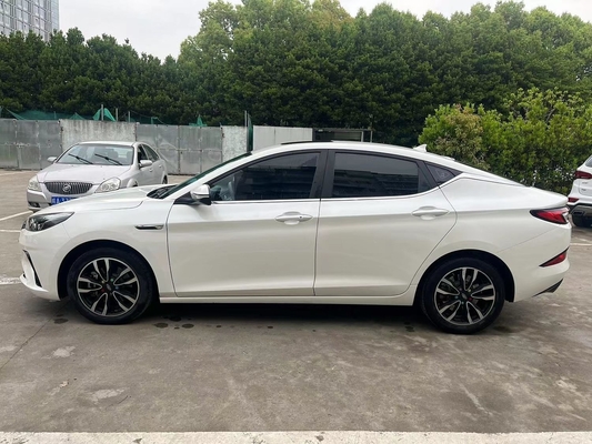 Usata 2020 JAC J7 A5 1.5T 2WD Auto usata 5 porte 5 sedili 50-80L Capacità del serbatoio del carburante