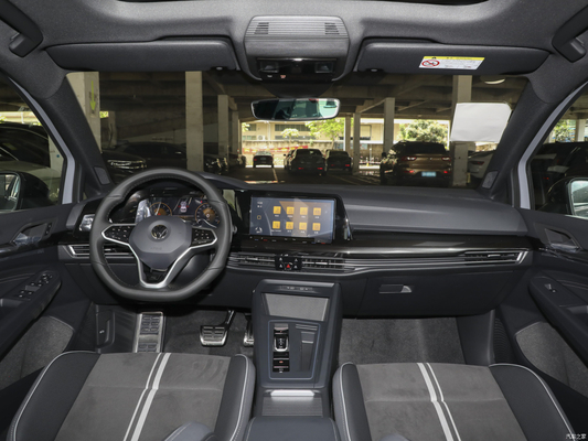 Aggiornare il tuo Ride 2023 Golf Facelift 208 TSL DSG PRO Piccolo SUV con luce diurna a LED