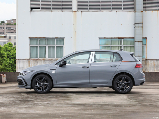 Aggiornare il tuo Ride 2023 Golf Facelift 208 TSL DSG PRO Piccolo SUV con luce diurna a LED