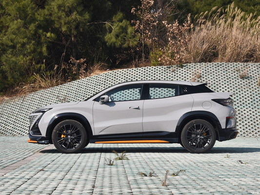 2023 Left Steering Changan UNI-T 1.5T Sport Flagship Compact SUV con tetto panoramico