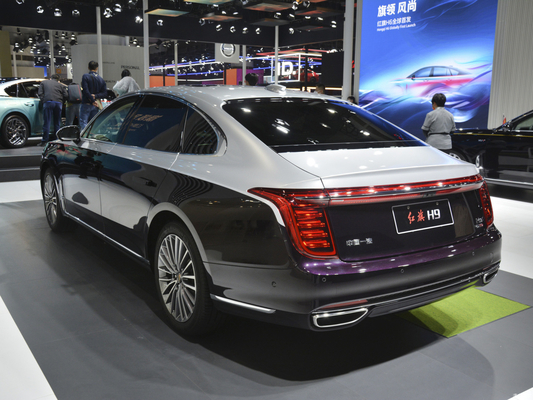 Hongqi H9 2.0T berlina ESC-equipaggiata con specchio retrovisore elettrico e per una guida ottimale