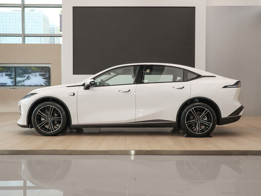 2022 Changan SL03 Lithium Battery Electric Car 515km Range 190KW Potenza motore online