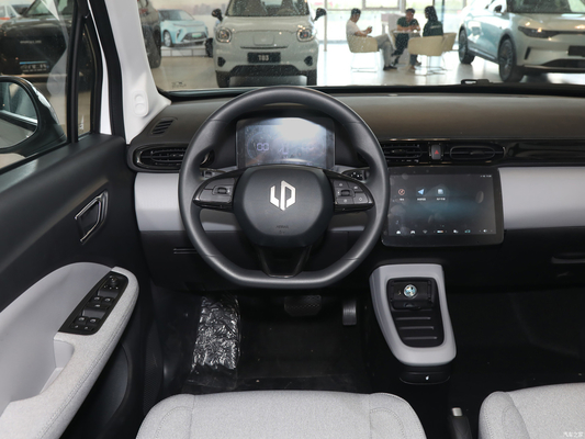 LEAPMOTOR T3 200 Auto elettrica a 5 porte con 4 posti e integrazione della tecnologia ibrida