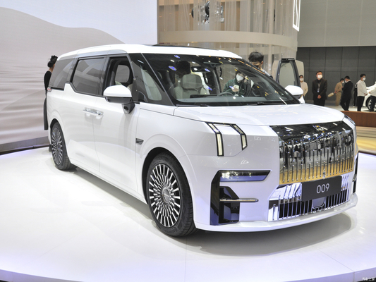 Adattamento del sedile del co-pilota elettrico 2022 Geely Zeekr 009 MPV WE ME 702KM 822KM EV Car
