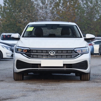 2023 Volkswagen Sagitar 300TSI DSG Leap versione berlina con fotocamera posteriore e condizionatore automatico