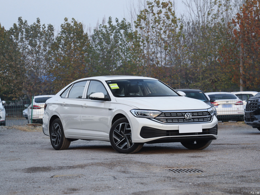 2023 Volkswagen Sagitar 300TSI DSG Leap versione berlina con fotocamera posteriore e condizionatore automatico