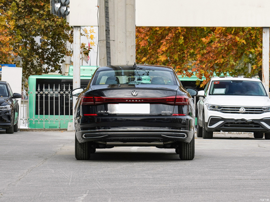 2024 Volkswagen Passat 280TSIM Business Edition berlina a 4 porte e 5 posti con Roof Rack