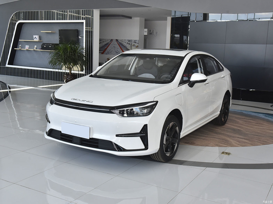 Pechino EU5 PLUS R500 berlina elettrica con autonomia di 416 km e potenza totale del motore di 120 kW