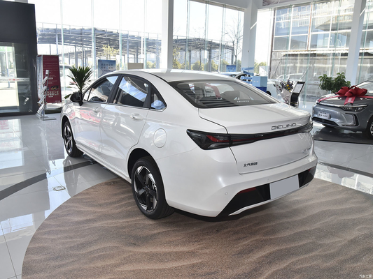 Pechino EU5 PLUS R500 berlina elettrica con autonomia di 416 km e potenza totale del motore di 120 kW