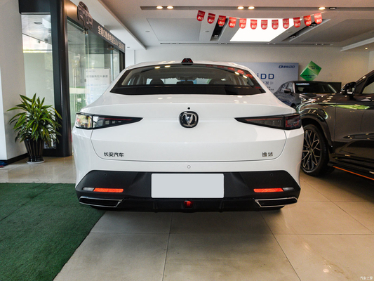 2023 Changan Lamore Blue Whale NE1.5T GDI DCT Sedan TPMS per una guida sicura e fluida