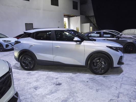 - realizzato 2023 GAC Trumpchi GS3 SUV Miglior Scelta con tetto panoramico e FWD Drive