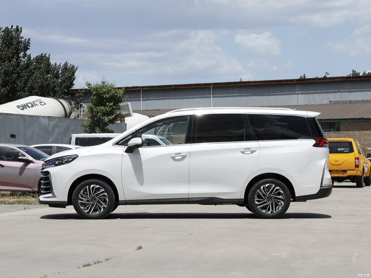 SAIC Maxus G50 versione 2023 Auto cinese con 7 posti, cambio automatico e 5 airbag