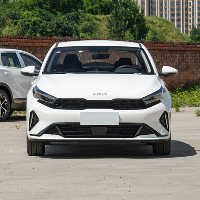 2023 Kia K3 Sedan fari a LED motore aspirato e basso consumo di carburante