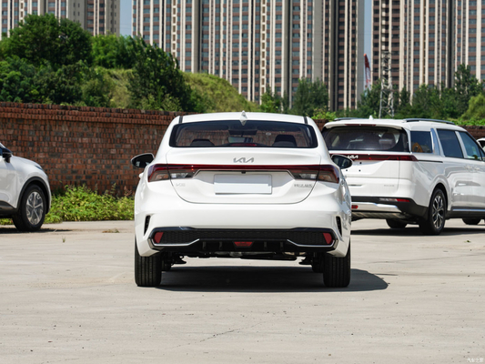2023 Kia K3 Sedan fari a LED motore aspirato e basso consumo di carburante