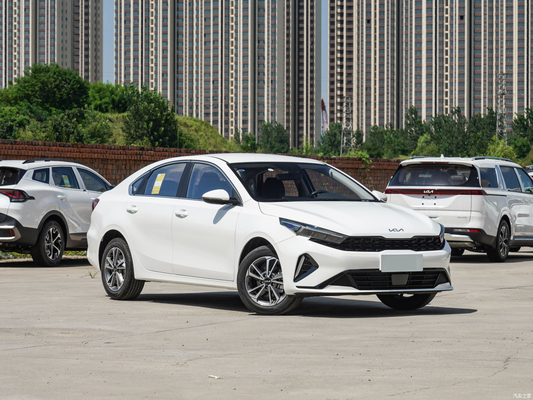 2023 Kia K3 Sedan fari a LED motore aspirato e basso consumo di carburante
