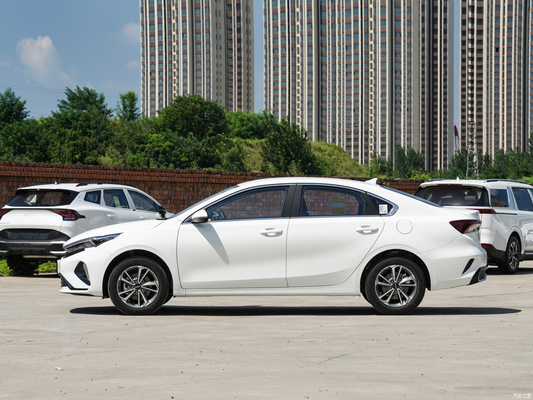 2023 Kia K3 Sedan fari a LED motore aspirato e basso consumo di carburante