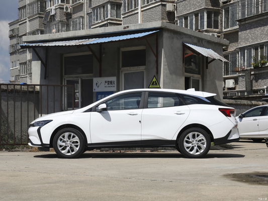 Scopri il futuro della mobilità con la Buick Velite6, il SUV elettrico intelligente connesso