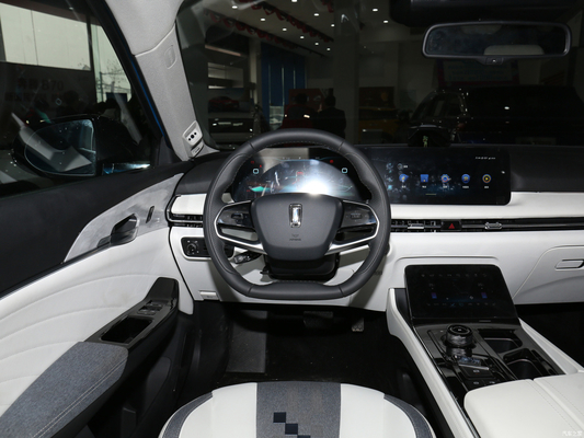 2020 SUV Sedan Pentium E01 con 450KM di autonomia e velocità massima di 170KM/h 4639*1880*1640mm
