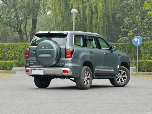 BAIC BJ60 2.0T SUV fuoristrada di grande cilindrata realizzato con 5 posti e grande spazio