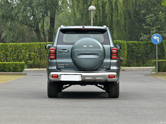 BAIC BJ60 2.0T SUV fuoristrada di grande cilindrata realizzato con 5 posti e grande spazio