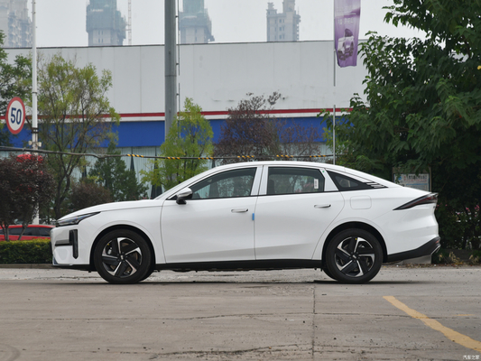 Geely Galaxy L6 2023 60km Hybrid PLUS Sedan Come immagine 1.5T Electric Car per CLTC 60k