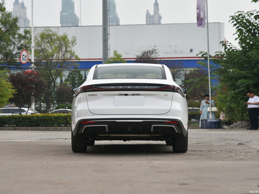 Geely Galaxy L6 2023 60km Hybrid PLUS Sedan Come immagine 1.5T Electric Car per CLTC 60k