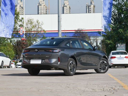 Tipo di carburante Hybrid Changan A05 Plug-in Hybrid Car 5 posti Tre scatole 2024