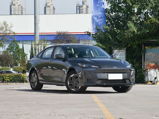 Tipo di carburante Hybrid Changan A05 Plug-in Hybrid Car 5 posti Tre scatole 2024