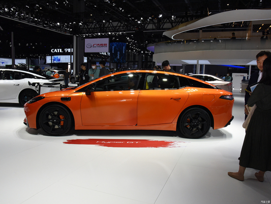 Il 2023 GMC Aion Hyper GT RWD, l' ultima auto sportiva elettrica per il mercato dei veicoli ad energia.
