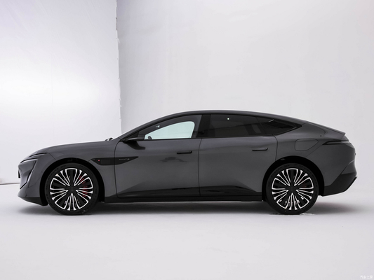 Modello 2023 Avatar 12 SUV a doppio motore e 425 kW di potenza totale lanciato da Huawei Changan