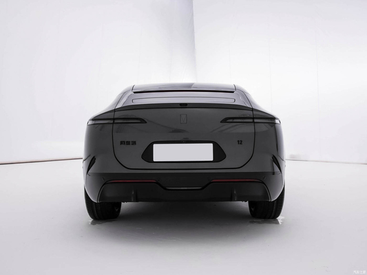Modello 2023 Avatar 12 SUV a doppio motore e 425 kW di potenza totale lanciato da Huawei Changan