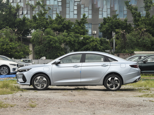 Geely Emgrand L HiP ibrida 5 posti berlina 100KM Electric Range Left Drive 5 posti