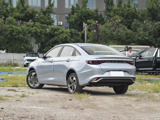 Geely Emgrand L HiP ibrida 5 posti berlina 100KM Electric Range Left Drive 5 posti