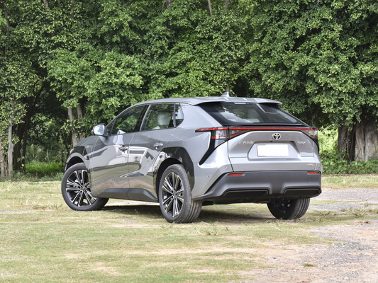 2024 Toyota Bz4x 4WD SUV elettrico con 560KM Range 160KM/h Velocità massima 4690*1860*1650mm