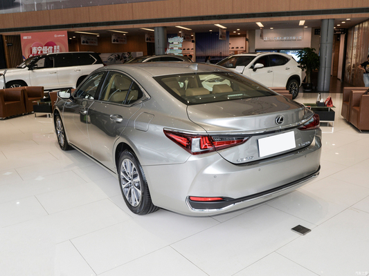 2023 Lexus ES200 260 Excellence Edition berlina a 5 posti con freni a disco posteriore