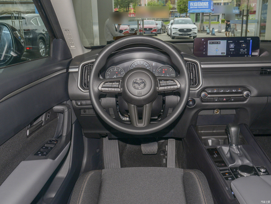 Comodo SUV a benzina 2023 CX-50 con specchio retrovisore elettrico e volante sinistro