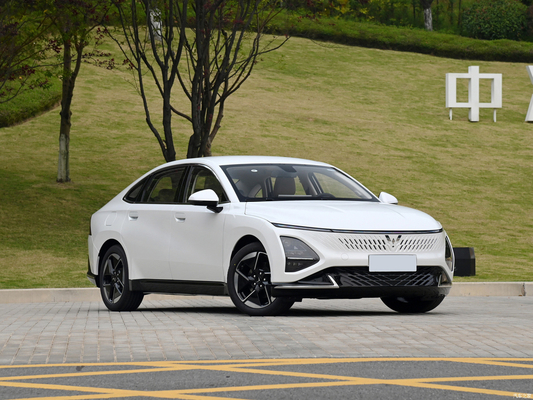 Wuling Xingguang 2023 150 Advanced Hybrid Sedan 4 porte 5 posti 105KM Pure Electric Range