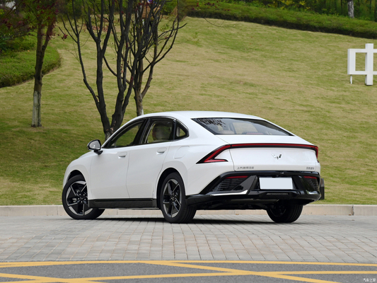 Wuling Xingguang 2023 150 Advanced Hybrid Sedan 4 porte 5 posti 105KM Pure Electric Range