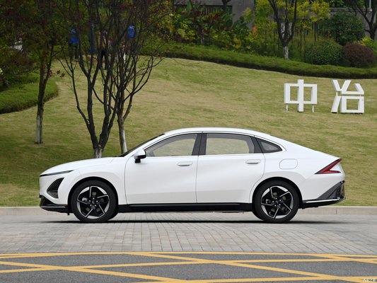 Wuling Xingguang 2023 150 Advanced Hybrid Sedan 4 porte 5 posti 105KM Pure Electric Range