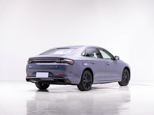 Geely Preface L 1.5TD Hybrid Luxury Sedan con 4 cambio in avanti e davanti 1 posteriore 1 radar