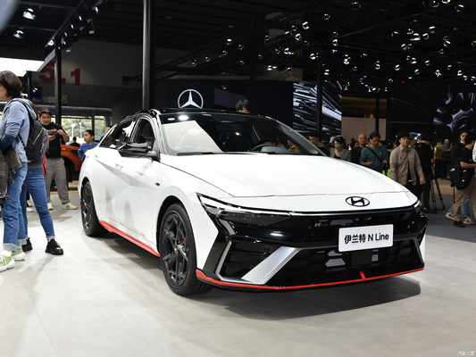 2023 Hyundai Elantra 1.5L CVT LUX Sedan La combinazione perfetta di prestazioni