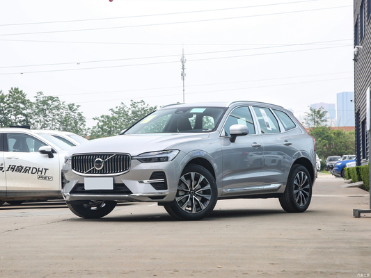 2024 Volvo XC60 B5 48V Light Hybrid 4WD SUV di lusso di medie dimensioni con 5 sedili e 6 airbag