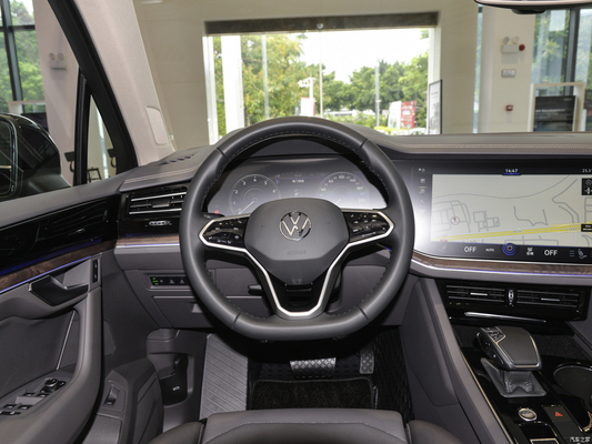 s Top-Performance Touareg 2.0T TSI Ruishang Edition SUV medio e grande da 5 posti