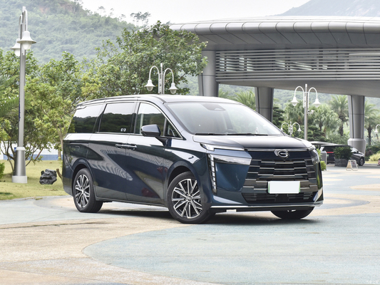 Veicolo ibrido Trumpchi E8 Max PHEV a 5 porte e 7 posti di medie dimensioni con autonomia di 150 km