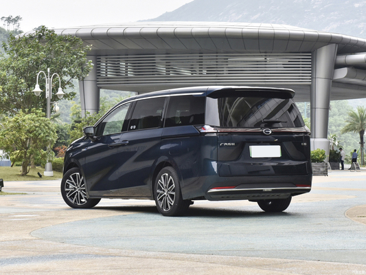 Veicolo ibrido Trumpchi E8 Max PHEV a 5 porte e 7 posti di medie dimensioni con autonomia di 150 km