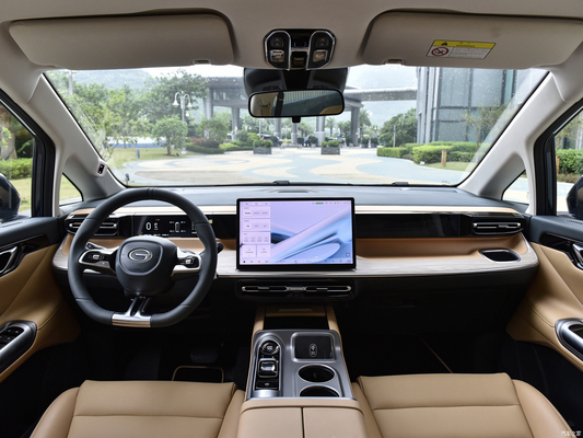 Veicolo ibrido Trumpchi E8 Max PHEV a 5 porte e 7 posti di medie dimensioni con autonomia di 150 km