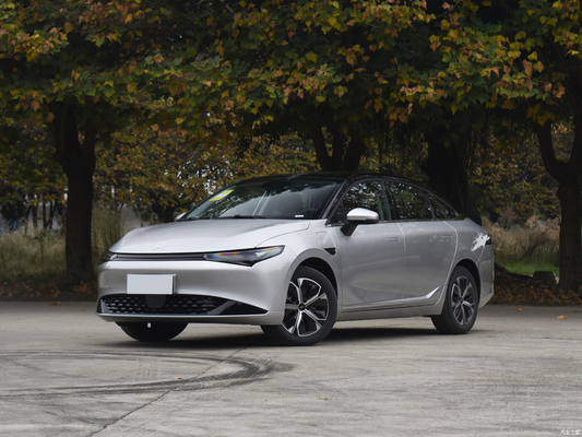 Velocità massima di 170 km 2023 Xpeng P5 500 Veicolo energetico con struttura di carrozzeria a 4 porte e 5 posti