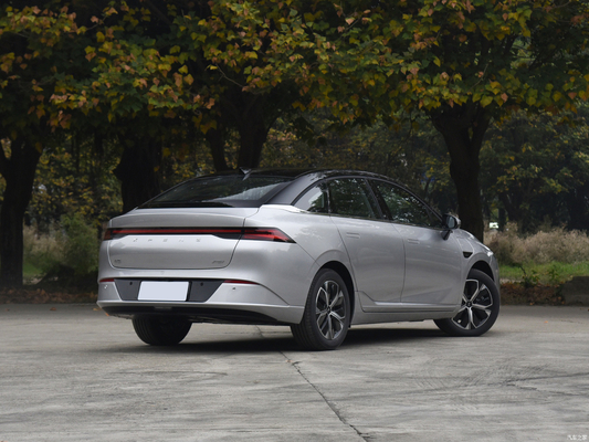 Velocità massima di 170 km 2023 Xpeng P5 500 Veicolo energetico con struttura di carrozzeria a 4 porte e 5 posti